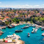 Magjia e “adrenalinës” dhe “relaksit” e ka emrin Antalya – vendi historik me detin si kristali